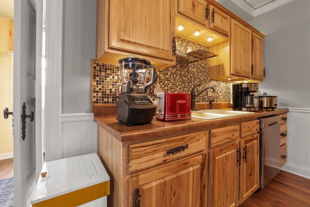 Charming Victorian Home - 2 Minutes To Downtown Lancaster Eksteriør bilde