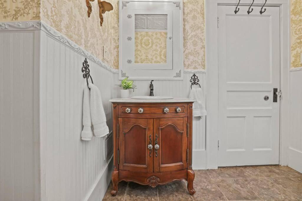 Charming Victorian Home - 2 Minutes To Downtown Lancaster Eksteriør bilde